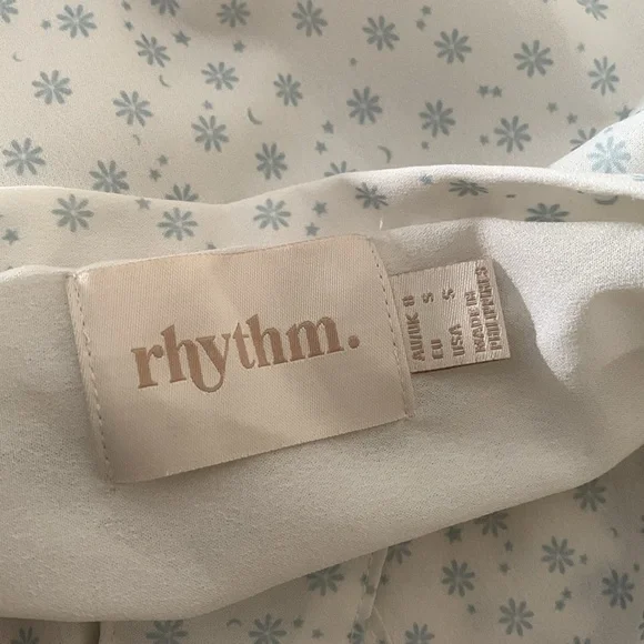 Size small open back mini dress white with blue stars, moons, and flower pattern - Picture 3 of 4